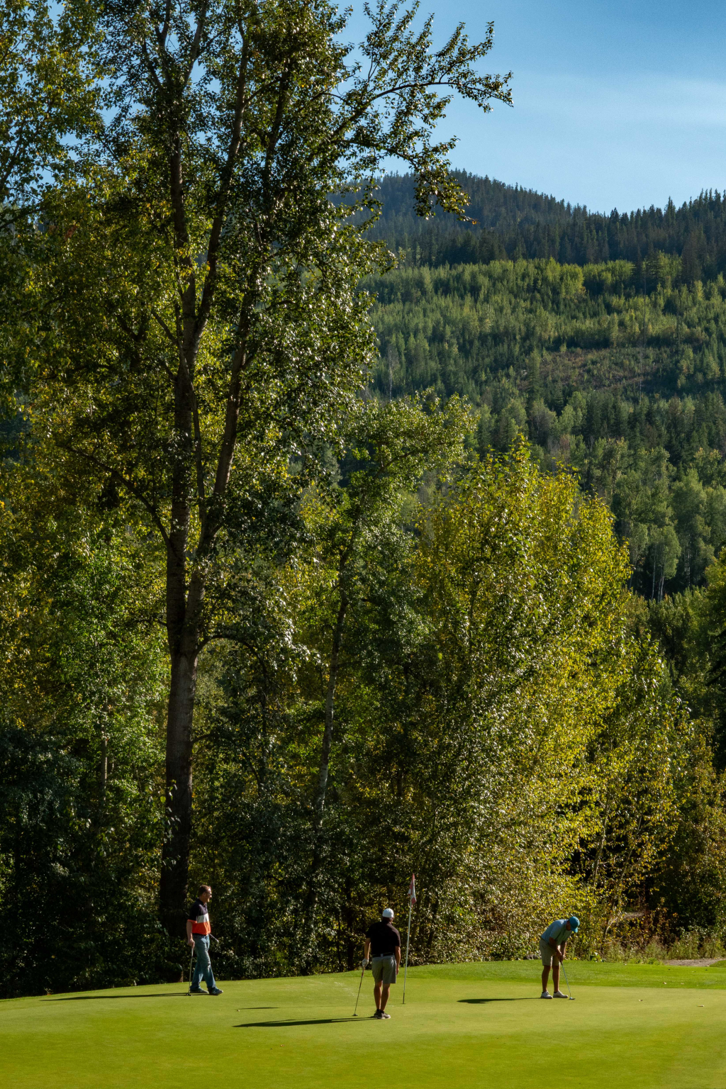 Hole7Sept2025-1 Par golf guide tips for mastering Kootenay mountain greens