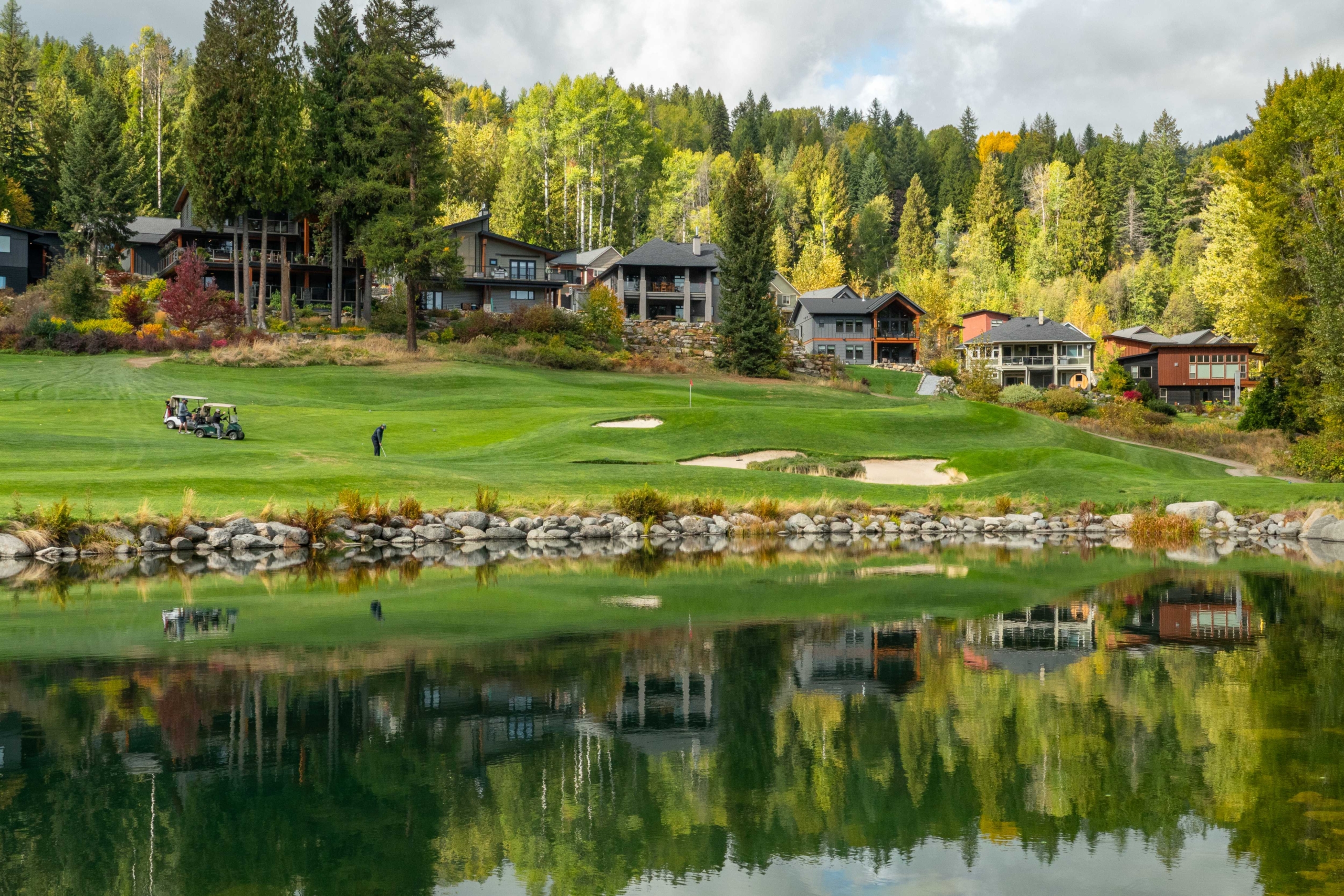 2026SeptHole16withHouses Mountain townhouses stay and play packages British Columbia